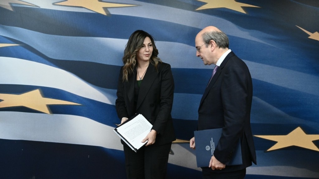 Επίδομα γέννησης: Αύξηση από τα 2.000 ευρώ στα 2.400 ευρώ – Όσα ανακοίνωσαν Χατζηδάκης-Ζαχαράκη