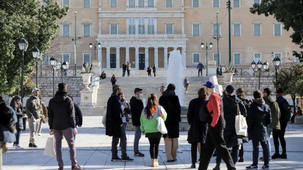 Πως διαβάζουν τις δημοσκοπήσεις σε Μαξίμου και Κουμουνδούρου