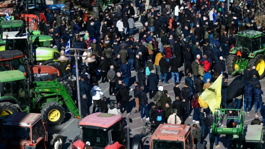 Σε εξέλιξη το συλλαλητήριο των αγροτών στην Κεντρική Πλατεία Λάρισας