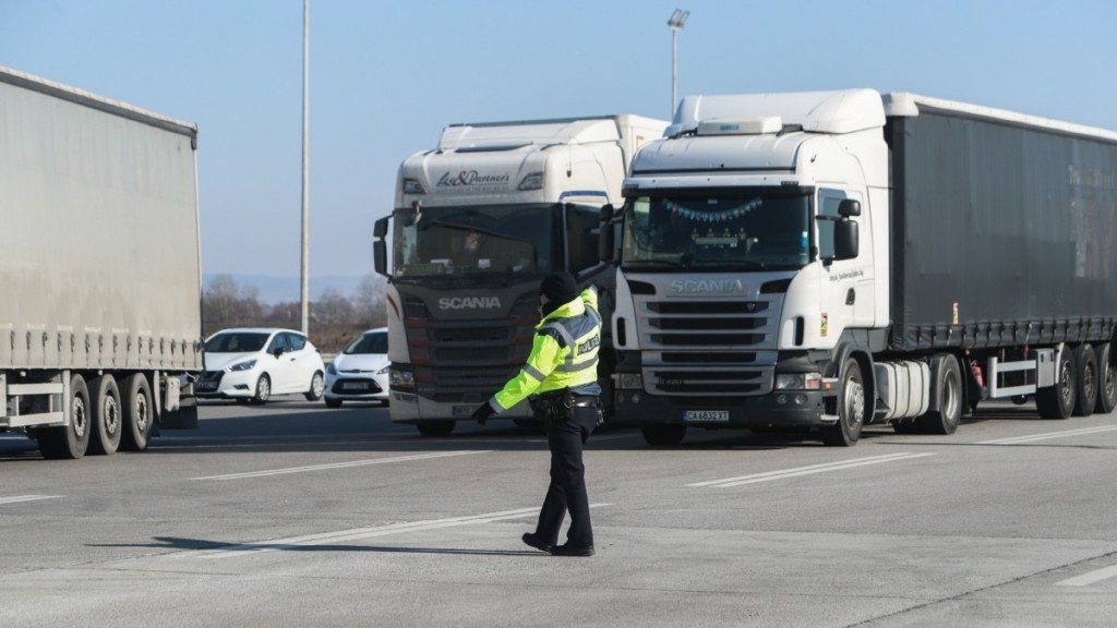 Άρση απαγόρευσης κυκλοφορίας βαρέων οχημάτων στην Εθνική Οδό