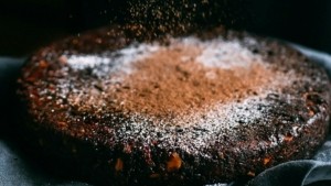 Το πιο νόστιμο σοκολατένιο κέικ με μόλις 5 υλικά