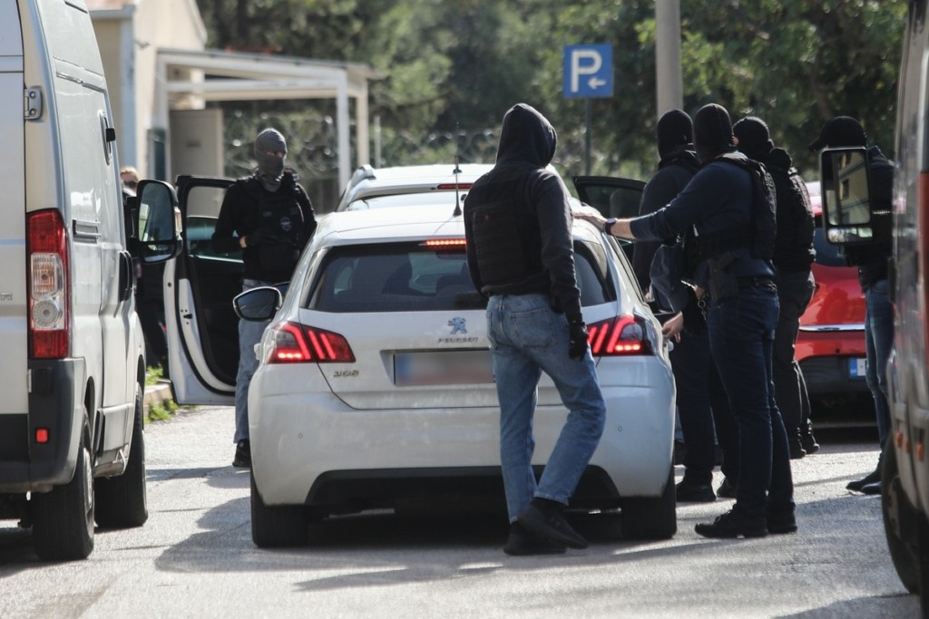 Greek Mafia: Με αλεξίσφαιρα και συνοδεία ισχυρής αστυνομικής δύναμης στα δικαστήρια οι συλληφθέντες