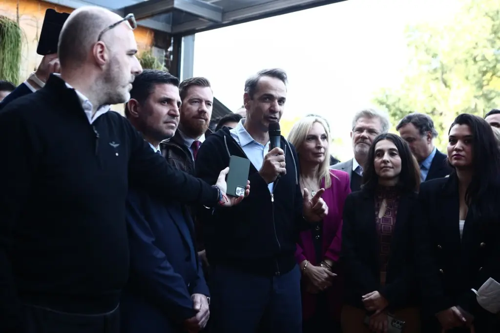 Μητσοτάκης σε πολίτες: «Θα αντιμετωπίσουμε τα ζητήματα της ακρίβειας, της ασφαλείας, της υγείας»