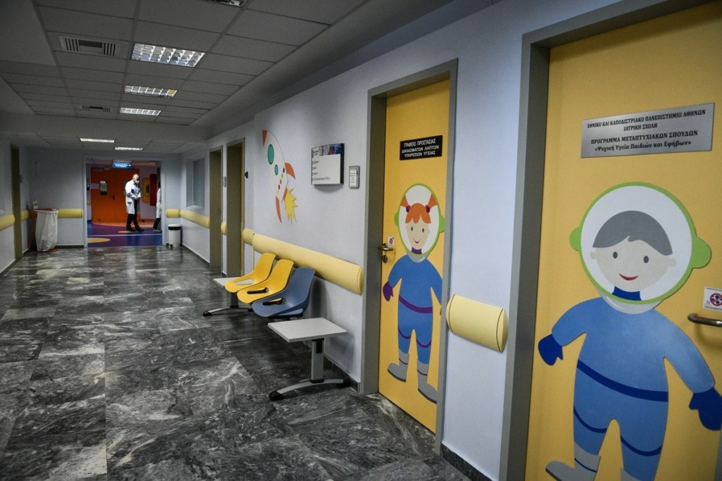 Στην Αθήνα με αεροπλάνο της πολεμικής αεροπορίας ο 13χρονος από τη Ρόδο που τραυματίστηκε στο κεφάλι