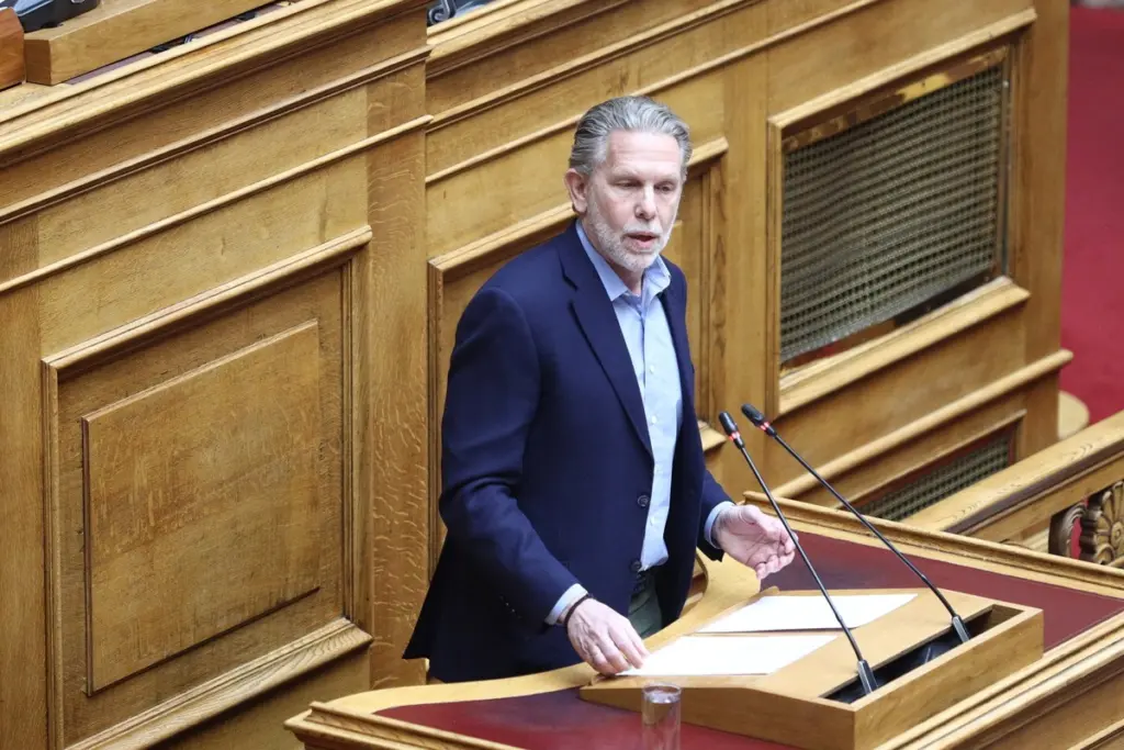 Γερουλάνος: «Προοδευτικός και νεοφιλελεύθερος μαζί, δεν γίνεται»