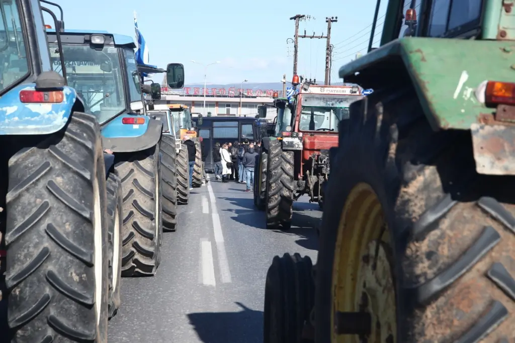 Με ζεστές τις μηχανές των τρακτέρ οι αγρότες – Κινητοποιήσεις σε Ελλάδα, Γαλλία και Γερμανία