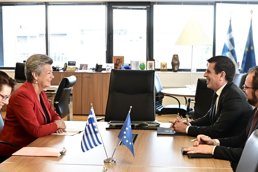Συναντήθηκε με τον Καιρίδη η Γιόχανσον – «Αξιοσημείωτη η πρόοδος της Ελλάδας στο μεταναστευτικό» ανέφερε η επίτροπος της ΕΕ