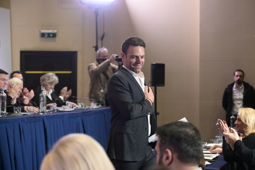 ΣΥΡΙΖΑ: Έκοψε την βασιλόπιτα ο Κασσελάκης στην Κεντρική Επιτροπή