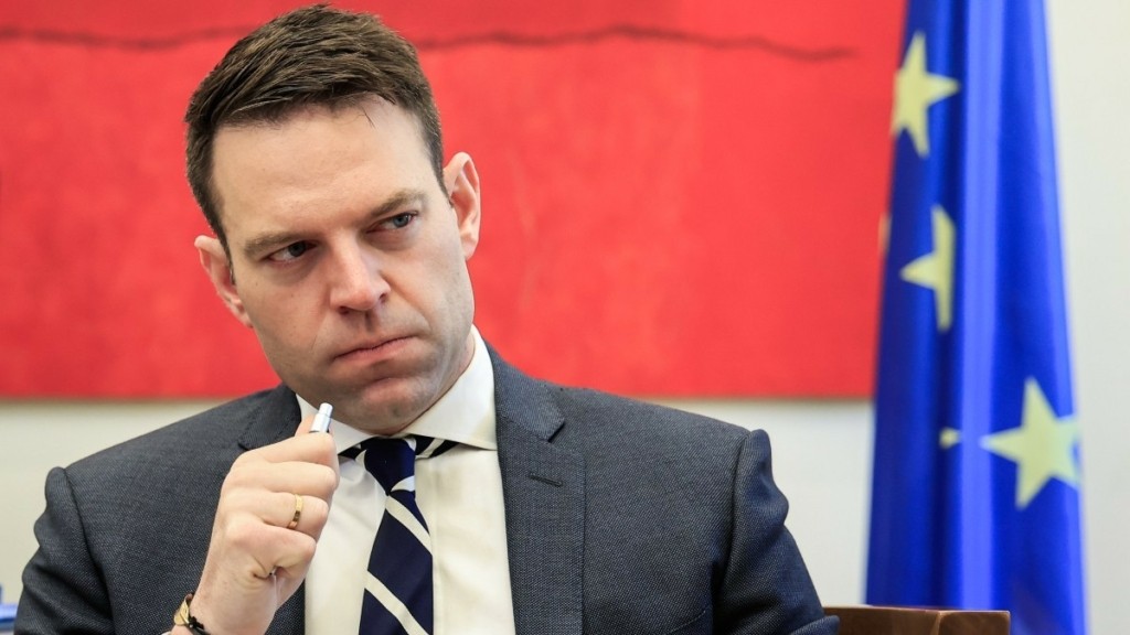 Κασσελάκης: «Πρωθυπουργός της κωλοτούμπας ο Κυριάκος Μητσοτάκης»