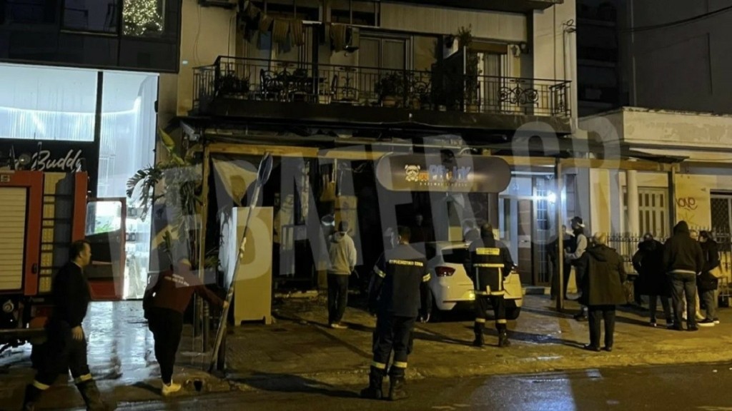 Κορυδαλλός: Από εμπρησμό η φωτιά σε pet shop – Το υλικό από τις κάμερες που δείχνει τον δράστη