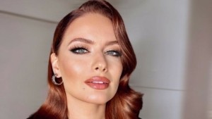 Ντόρα Μακρυγιάννη: «Πριν γίνω ηθοποιός, δούλευα ως ασφαλίστρια στο γραφείο του μπαμπά μου»