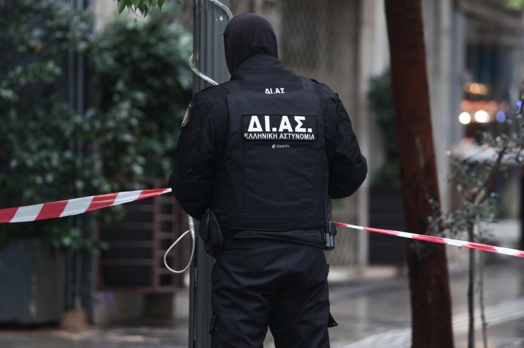 Λήξη συναγερμού στο Σύνταγμα για το ύποπτο αντικείμενο έξω από κατάστημα