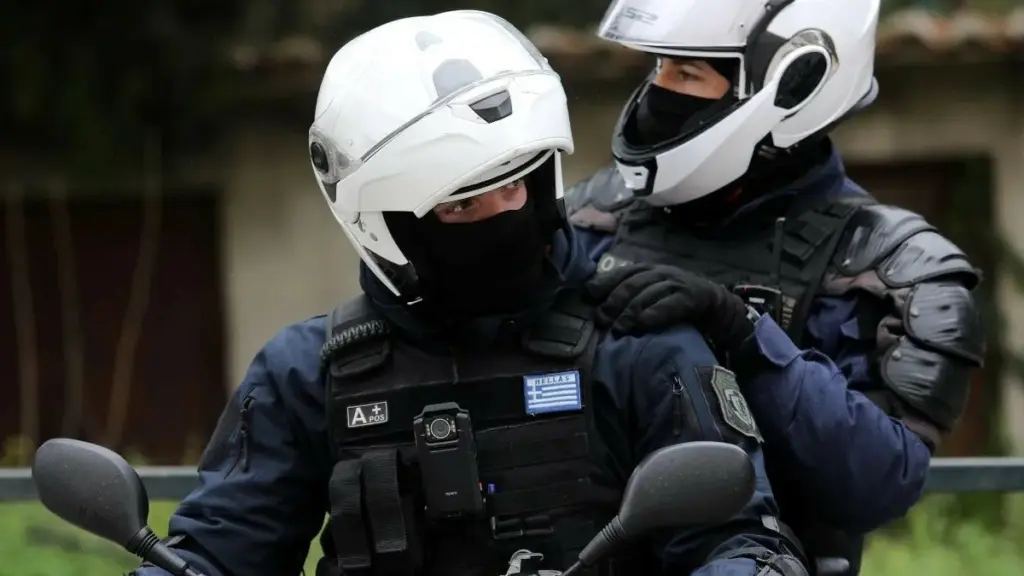 Ηράκλειο: Χειροπέδες σε δύο γυναίκες για πέντε  κλοπές τσαντών από καταστήματα