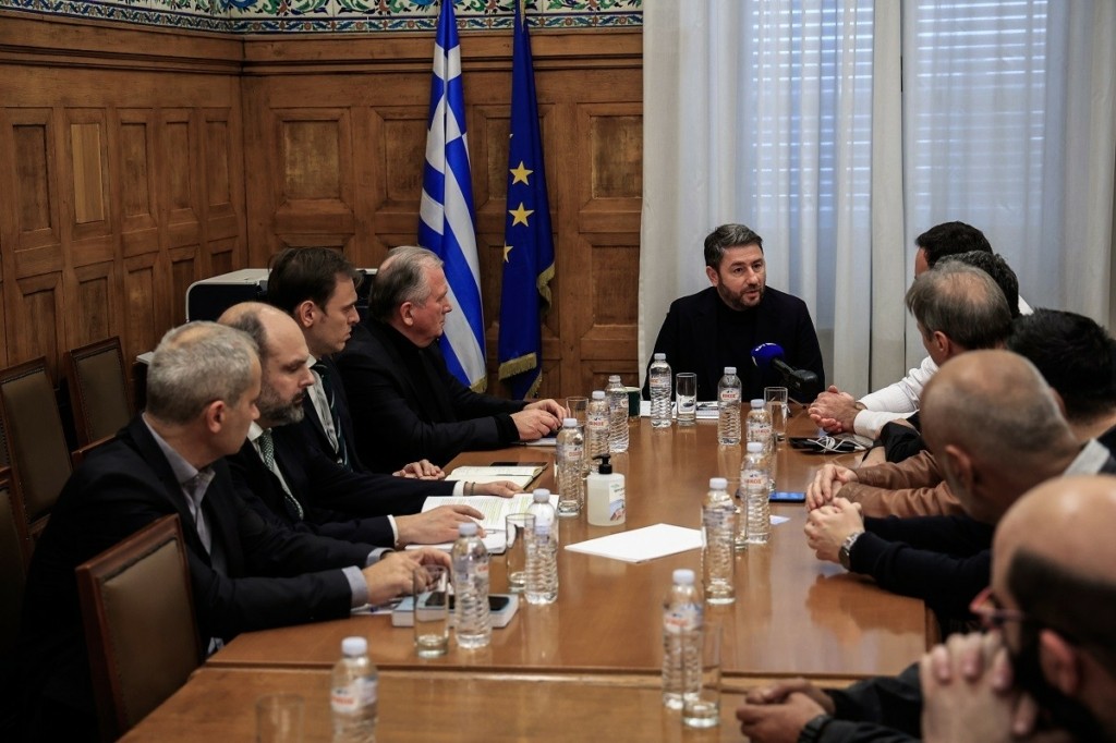 Συναντήθηκε με εργαζόμενους στα Λιπάσματα Καβάλας ο Ανδρουλάκης – «Ο πρωθυπουργός συνομιλεί με τον καθρέφτη του»