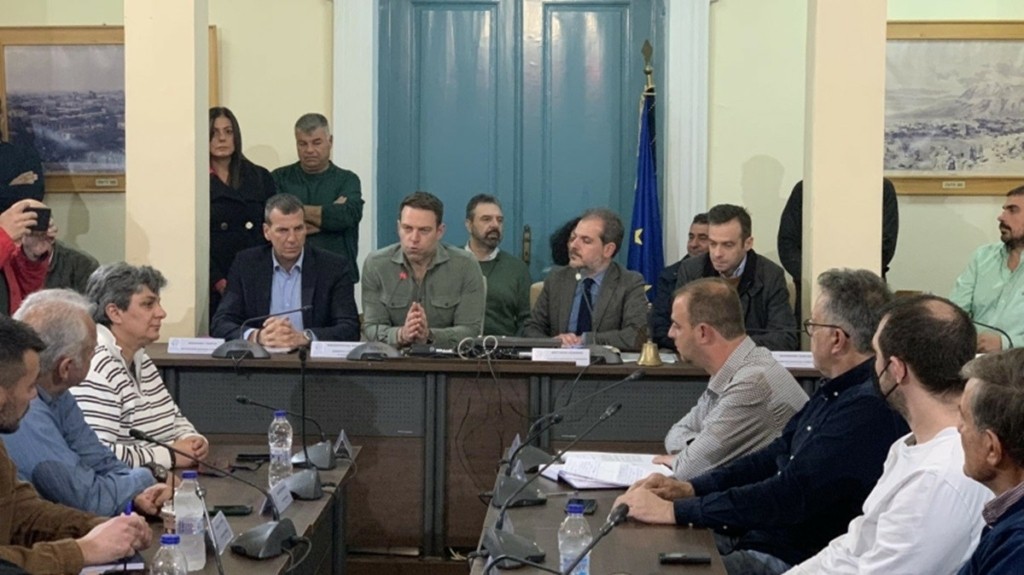 Στέφανος Κασσελάκης: Έκανε «ντου» στο δημοτικό συμβούλιο Σπάρτης