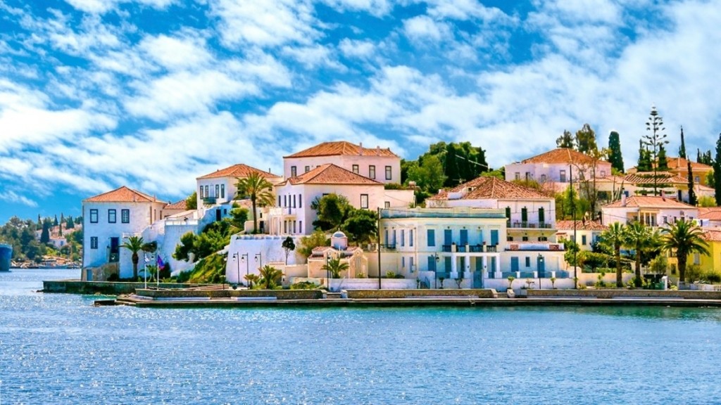 Δείτε το υπερπολυτελές ξενοδοχείο που θα διαμείνουν οι βουλευτές του ΣΥΡΙΖΑ στις Σπέτσες