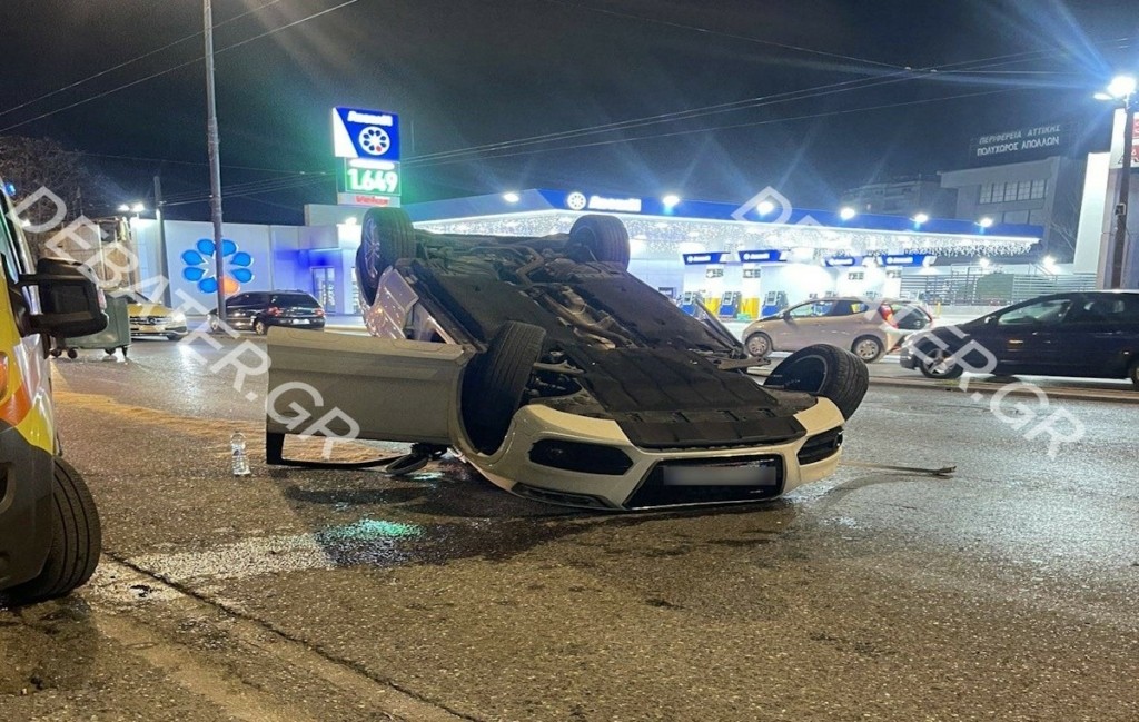 Σοβαρό τροχαίο στην Πειραιώς – Αναποδογύρισε αυτοκίνητο