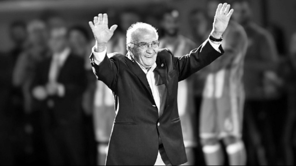Πέθανε ο Γιώργος Δαρίβας μια από τις θρυλικές μορφές του Ολυμπιακού