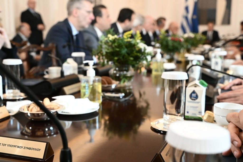 Φρένο στα σενάρια ανασχηματισμού