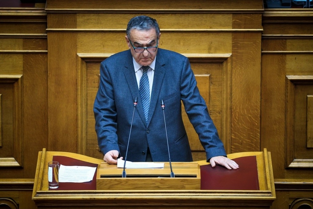 Ομόφυλα ζευγάρια: Καταψηφίζει το νομοσχέδιο ο Αθανασίου