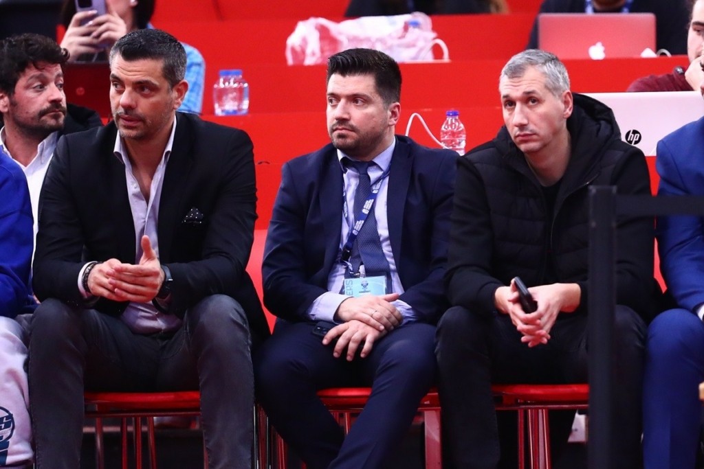 Ελλάδα – Τσεχία: Πλήθος διασημοτήτων στο ΣΕΦ (pics)