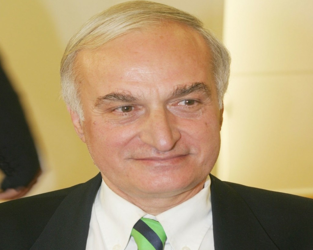 Στο νοσοκομείο ο Μανώλης Μαυρομμάτης και η σύζυγός του μετά από φωτιά στο διαμέρισμά τους
