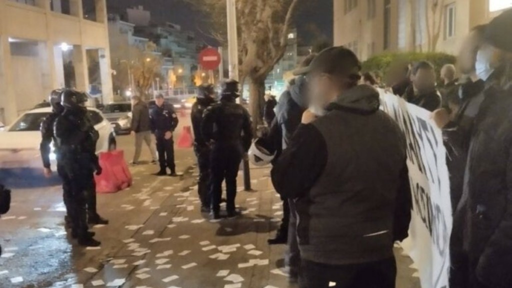 Ρουβίκωνας: 30 προσαγωγές ύστερα από παρέμβαση στο νοσοκομείο “Άγιος Σάββας” – Δείτε βίντεο