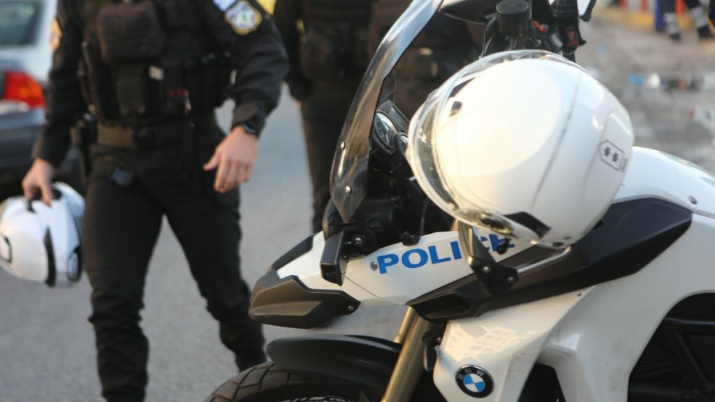 Ληστείες υπό την απειλή όπλων σε Χαΐδάρι και Μαρούσι
