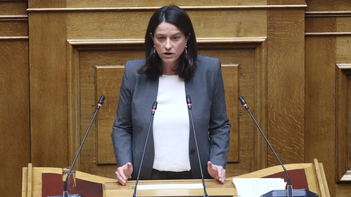 Ψηφιακή Κάρτα Εργασίας: «Χτυπάμε την αδήλωτη και υποδηλωμένη εργασία», δηλώνει η Νίκη Κεραμέως
