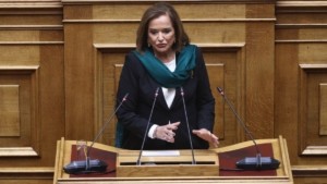 Ντόρα Μπακογιάννη για το Μνημείο του Άγνωστου Στρατιώτη: “Δεν είναι για καντηλάκια από το ΙΚΕΑ, είναι για τους πεσόντες όχι για τα Τέμπη”