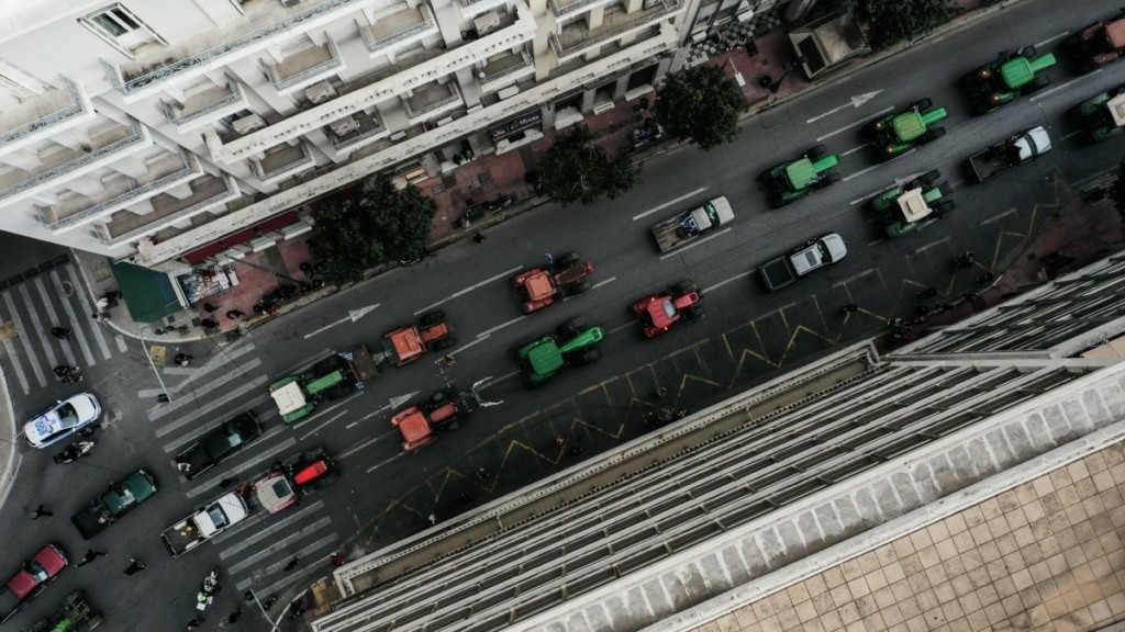 Έτσι έφτασαν τα τρακτέρ στην Αθήνα – Δείτε αεροφωτογραφίες