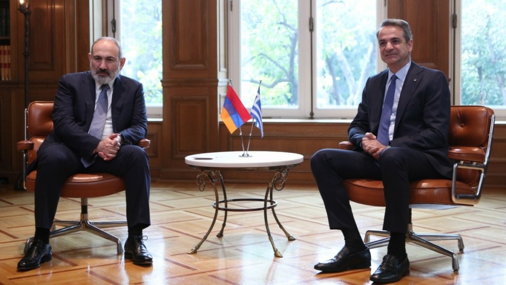 Παρακολουθήστε live τις δηλώσεις Μητσοτάκη και του πρωθυπουργού της Αρμενίας μετά τη συνάντησή τους