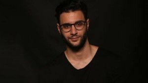 Ίαν Στρατής: «Σχεδόν κάθε μέρα κλαίω, κάθε φορά που σκέφτομαι πόσο μεγαλώνει η κόρη μου»