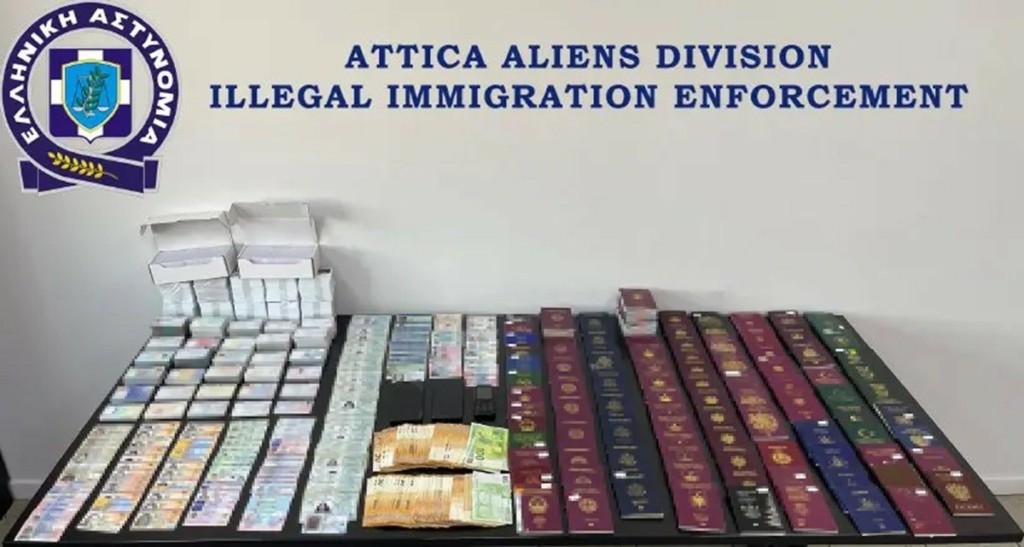 Η επιχείρηση «Illuminati» της ΕΛΑΣ εξάρθρωσε σπείρα πλαστογραφίας εγγράφων και διακίνησης μεταναστών