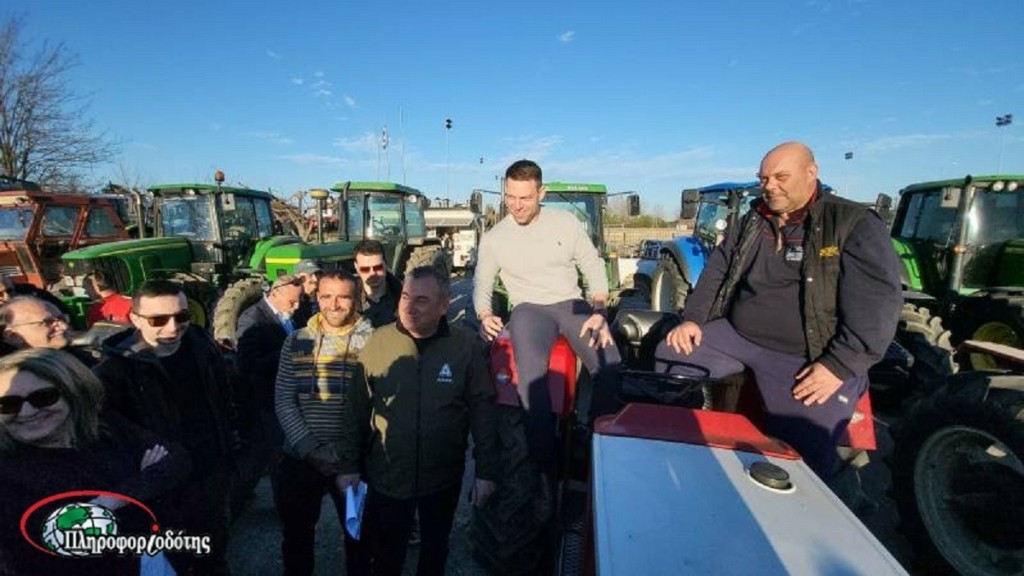 Στέφανος Κασσελάκης: Ακολούθησε τα βήματα του Τσίπρα – Ανέβηκε σε τρακτέρ στην Ημαθία