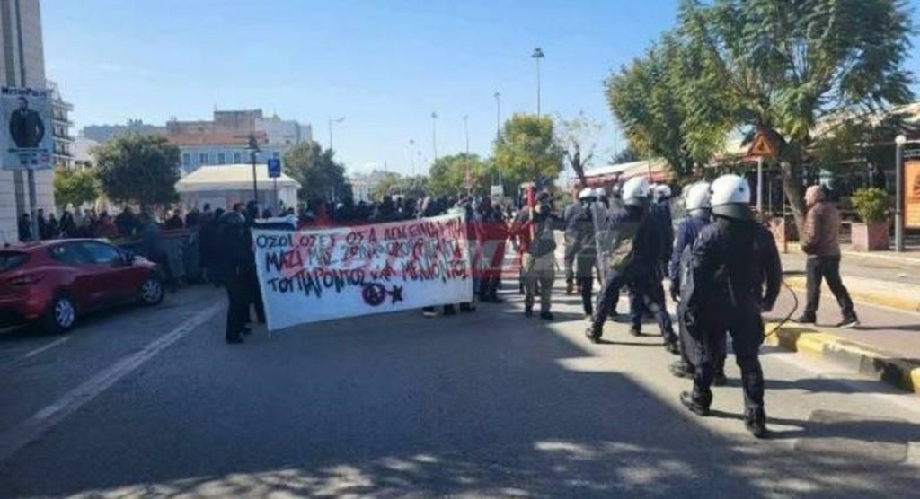 Πάτρα: Μεγάλη συγκέντρωση για την τραγωδία στα Τέμπη – Ένταση στο τέλος της