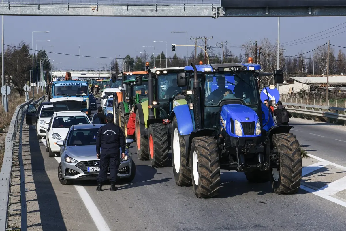 Αγρότες: Καταφθάνουν στην Αθήνα τα πρώτα τρακτέρ – Στις 18:30 το συλλαλητήριο – Κλειστοί δρόμοι και κυκλοφοριακές ρυθμίσεις