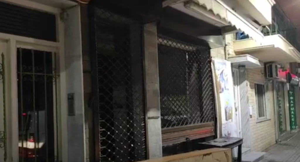 Ξάνθη: Στις φλόγες γνωστό βιβλιοπωλείο (Vid)
