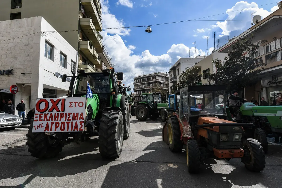 Σε εξέλιξη η πανελλαδική σύσκεψη των αγροτών στη Λάρισα -Αποφασίζουν τις επόμενες κινήσεις τους