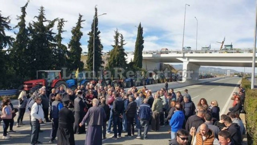 Κινητοποιήσεις αγροτών: Κλειστή για δύο ώρες η εθνική οδός στην Αταλάντη