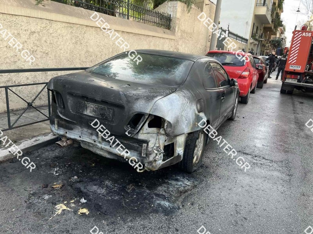 Μπαράζ εμπρησμών στο κέντρο της Αθήνας -Ακούστηκε δυνατός κρότος στα Εξάρχεια