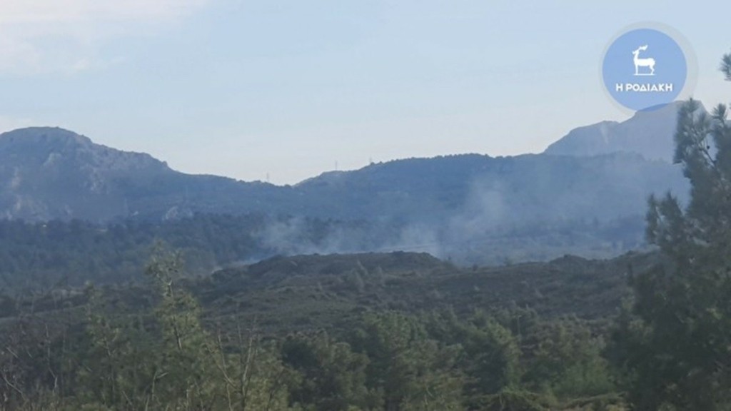 Φωτιά στην περιοχή Αφάντου στην Ρόδο: Τέθηκε υπό μερικό έλεγχο