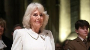 Βασίλισσα Καμίλα: Μιλά για πρώτη φορά δημόσια για την επίθεση σε τρένο όταν ήταν έφηβη – “Θυμάμαι πόσο οργισμένη ήμουν”