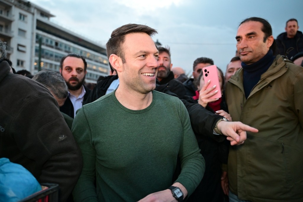 Μόνος του ο Στέφανος Κασσελάκης στο Σύνταγμα -Χωριστά οι βουλευτές του ΣΥΡΙΖΑ