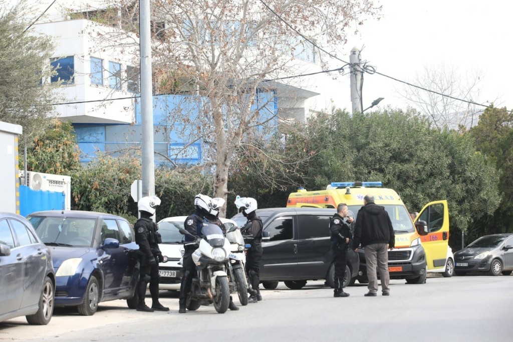 Γλυφάδα: Πυρετώδεις έρευνες για το μακελειό στη ναυτιλιακή -Κατέθεσε η Δέσποινα Καρνέση