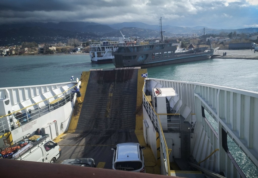 Πάτρα: Έκλεισε λόγω ισχυρών ανέμων το πορθμείο Ρίου – Αντιρρίου – Μερική απαγόρευση κυκλοφορίας στη γέφυρα Χαρ. Τρικούπης