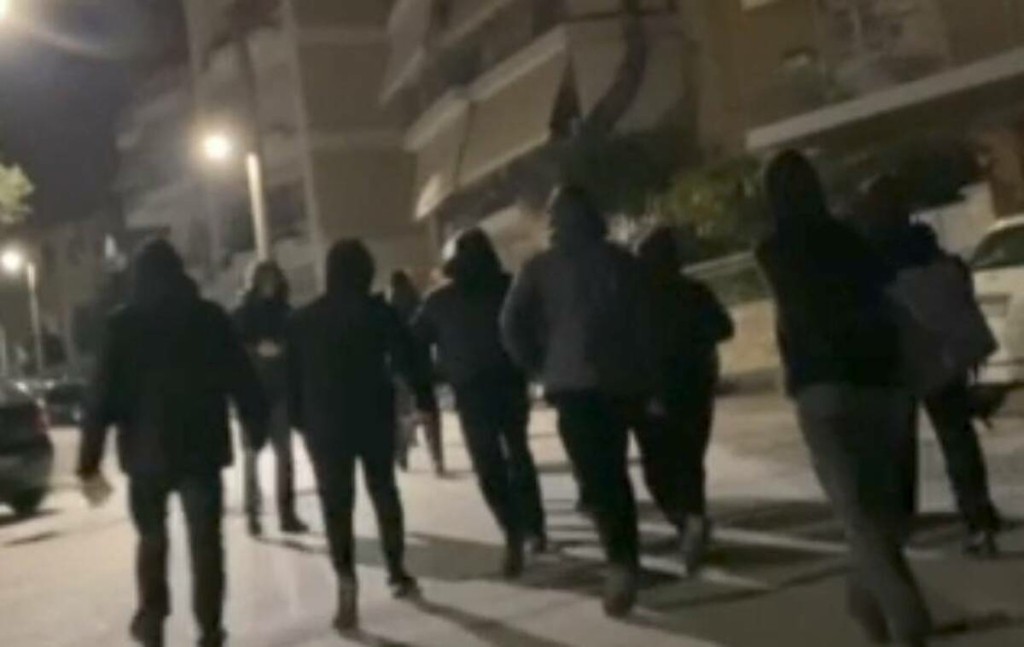 Παρέμβαση Ρουβίκωνα στο σπίτι του Πρύτανη του ΕΜΠ – Δείτε εικόνες