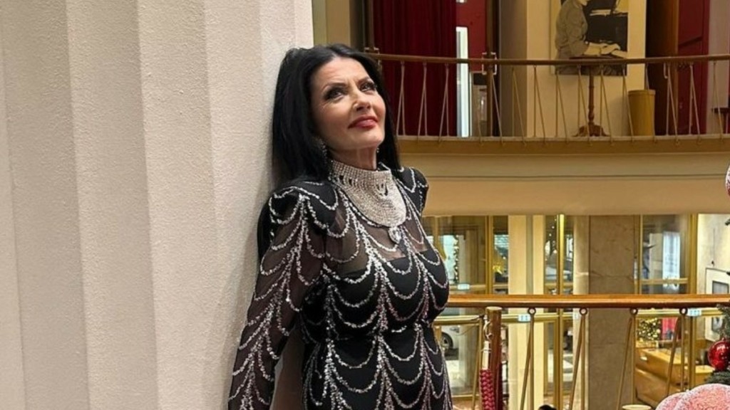 Η πρώτη εμφάνιση της Ζωζώς Σαπουντζάκη μετά το εξιτήριο από το νοσοκομείο