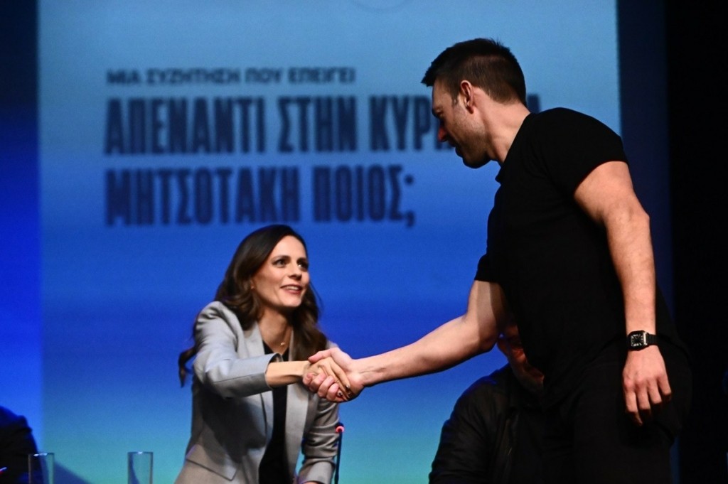 Αχτσιόγλου για Κασσελάκη: Επικοινωνιακό τρικ η παρουσία του στην εκδήλωση