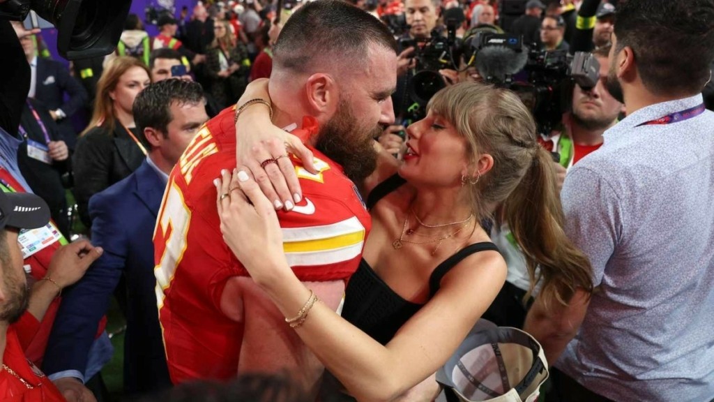 Super Bowl 2024: Οι καλύτερες στιγμές του event – Το φιλί της Τέιλορ Σουίφτ στον Τράβις Κέλσι και η εντυπωσιακή εμφάνιση του Usher